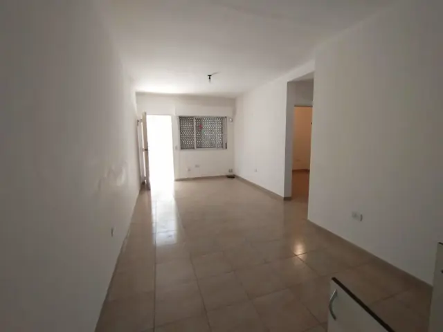 EXCELENTE DEPARTAMENTO DE 3 AMBIENTES EN PLANTA ALTA, AL FONDO, SOBRE AV. MARQUEZ