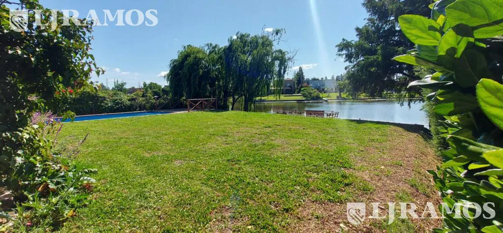 4 DORMITORIOS, ESCRITORIO y SERVICIO. VENTA Y ALQUILER S/ MUEBLES. foto 2