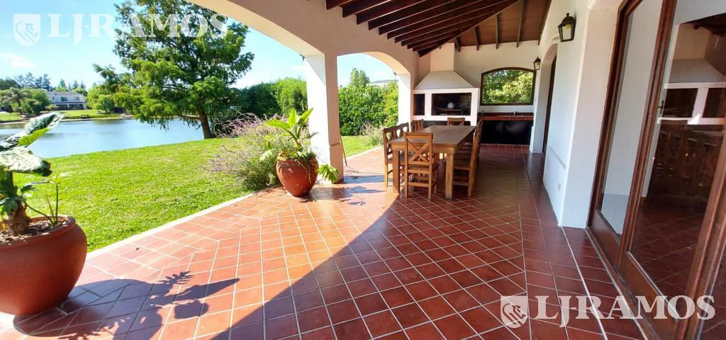 4 DORMITORIOS, ESCRITORIO y SERVICIO. VENTA Y ALQUILER S/ MUEBLES. foto 4