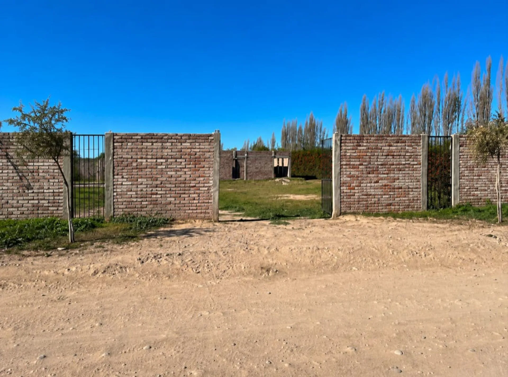 LOTE CON PILETA - LUNLUNTA - MAIPU foto 2