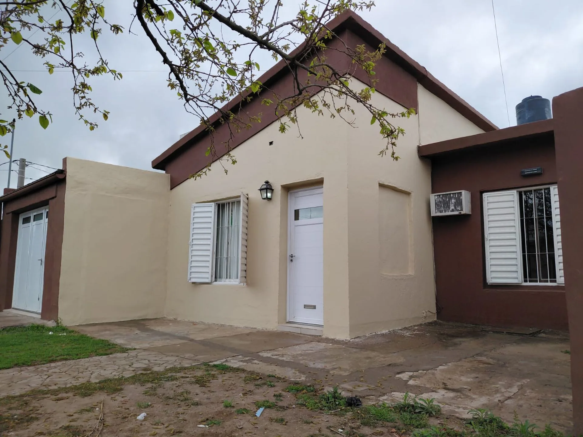 Venta casa 2 dormitorio - Barrio la Milka foto 2