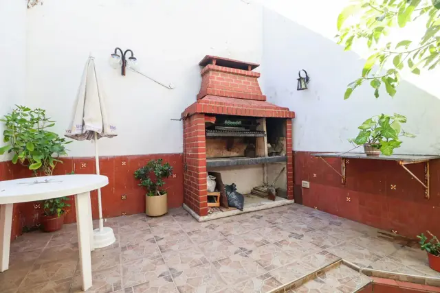 Venta casa 3 amb, terraza, patio, coch. Avellaneda