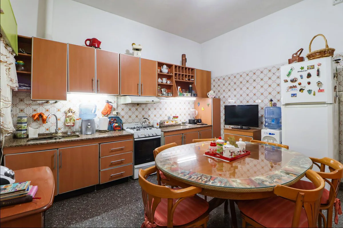 Venta casa 3 amb, terraza, patio, coch. Avellaneda foto 2
