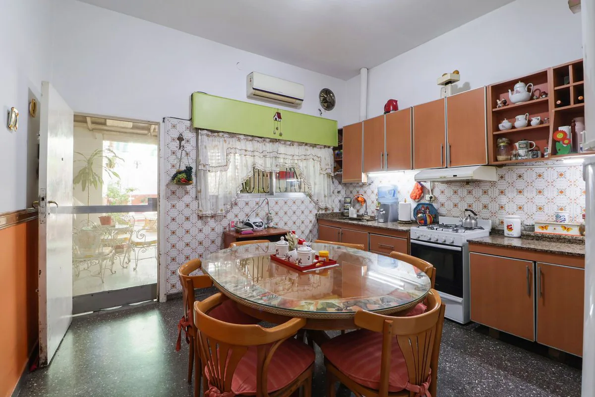 Venta casa 3 amb, terraza, patio, coch. Avellaneda foto 3