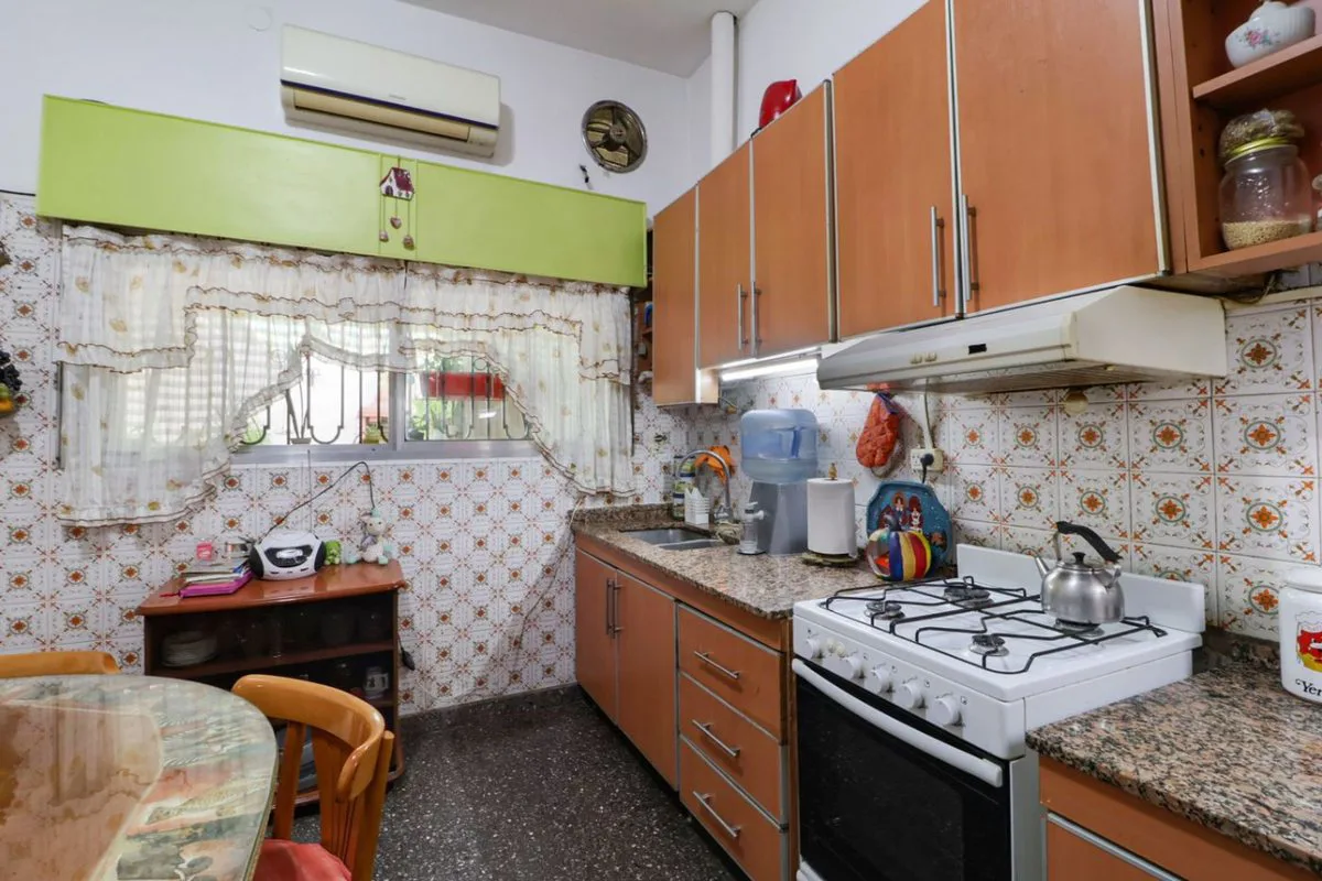 Venta casa 3 amb, terraza, patio, coch. Avellaneda foto 4
