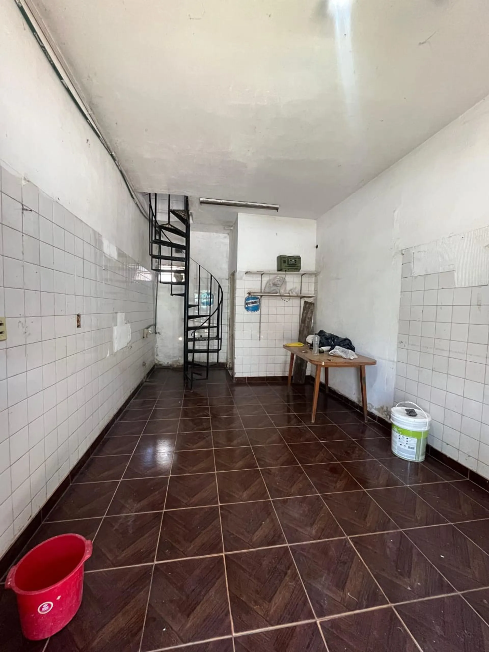 DEPARTAMENTO, TRES LOCALES Y GALPON A LA VENTA foto 4