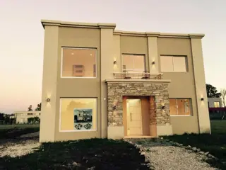 VENTA - CASA EN SANTA GUADALUPE U$S 187.000 OPORTUNIDAD foto 5