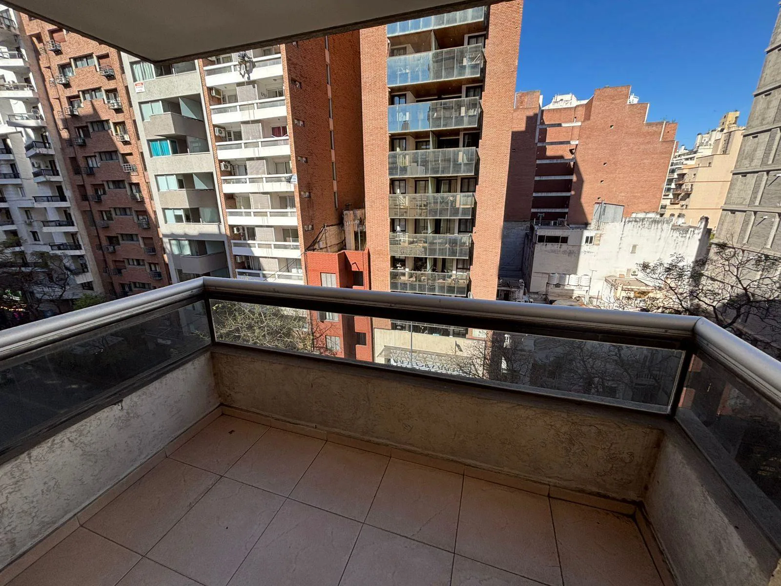 Departamento en Alquiler | 1 Dormitorio | Nueva Cordoba | 2 Balcones | Amplio | Luminoso foto 3