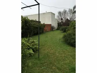 CASA DE 4 AMB SOBRE IMPORTANTE LOTE foto 1