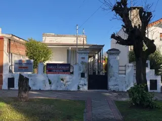 CASA DE 4 AMB SOBRE IMPORTANTE LOTE foto 2