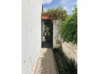 CASA DE 4 AMB SOBRE IMPORTANTE LOTE foto 3