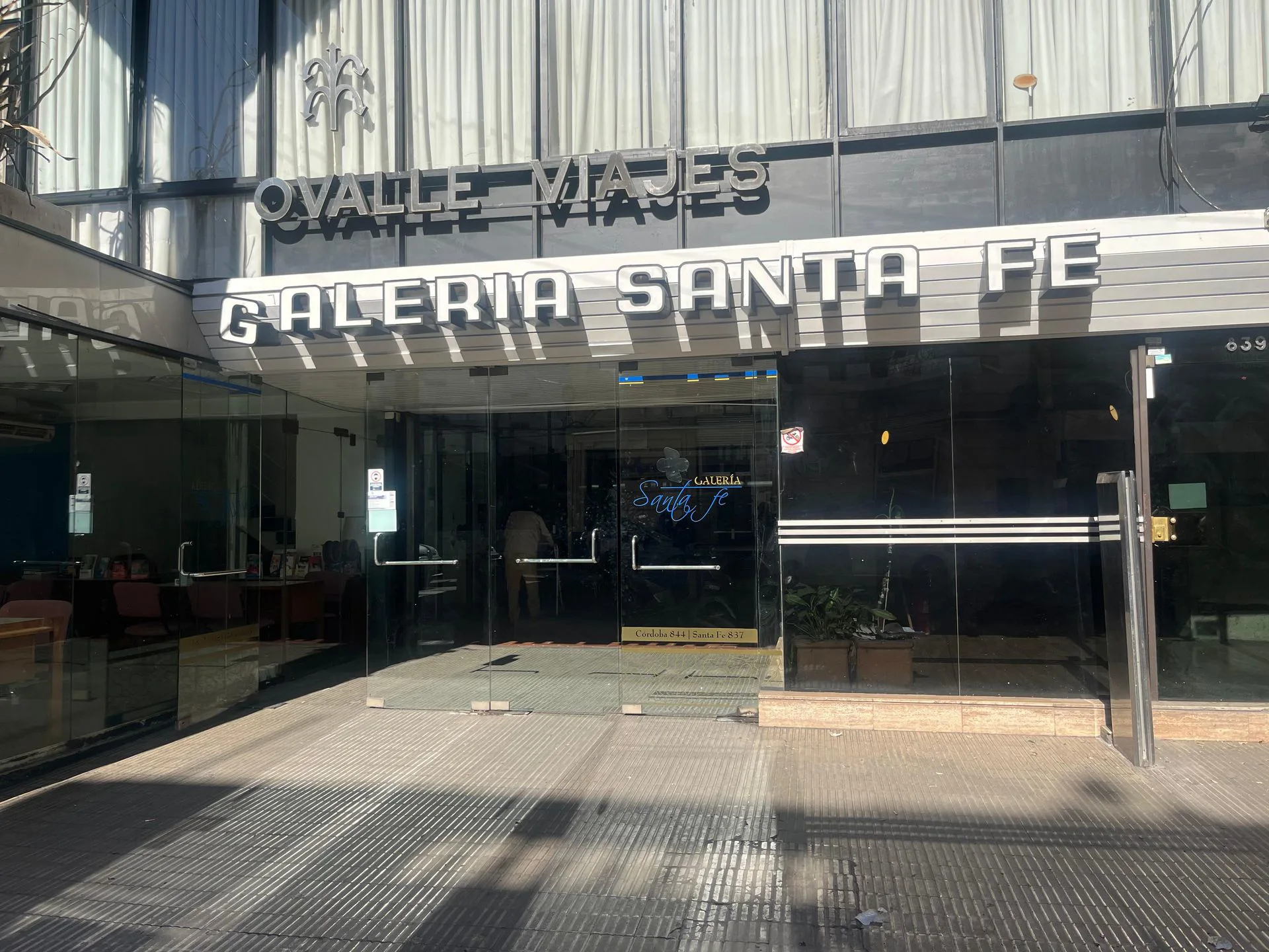 VENTA DE LOCAL COMERCIAL GALERIA SANTA FE foto 4