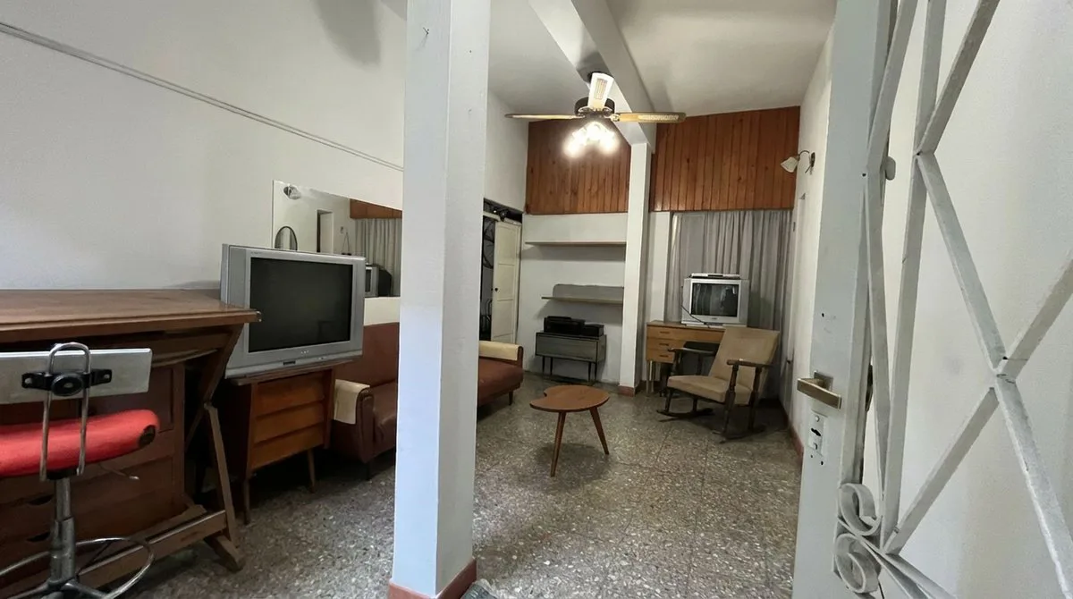 CASA AL FRENTE · 3 DORMITORIOS · COCHERA · TERRAZA foto 2