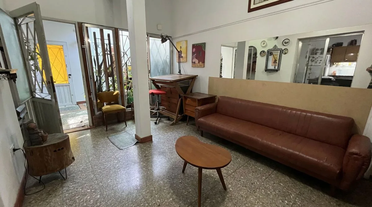 CASA AL FRENTE · 3 DORMITORIOS · COCHERA · TERRAZA foto 3