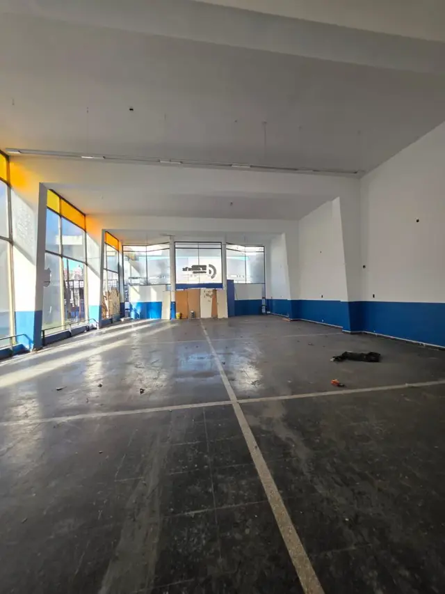 AMPLIO LOCAL C GARAGE