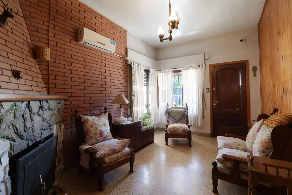 VENTA CASA 5 AMBIENTES GRAN JARDIN COCHERAS MORÓN foto 2