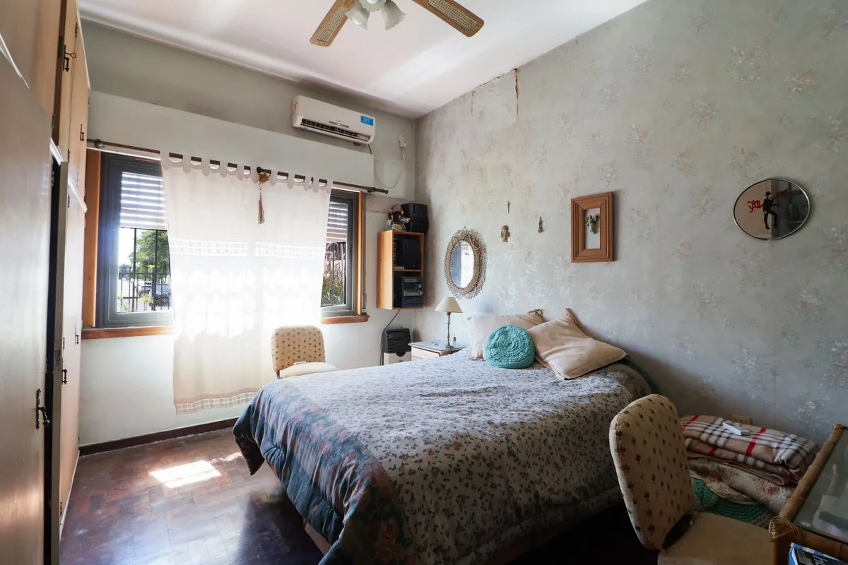 VENTA CASA 5 AMBIENTES GRAN JARDIN COCHERAS MORÓN foto 5