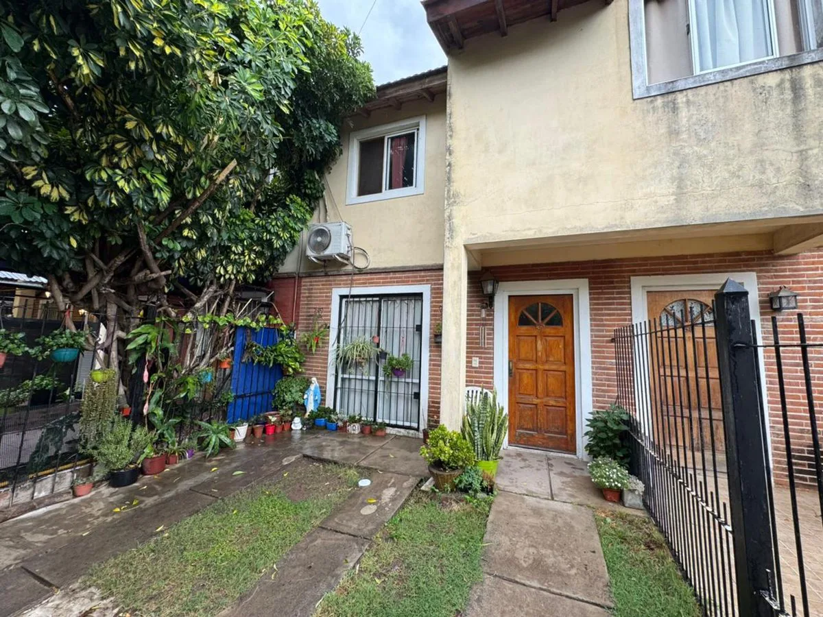 VENTA CASA DUPLEX 4 AMBIENTES, GRAND BOURG COCHERA foto 2