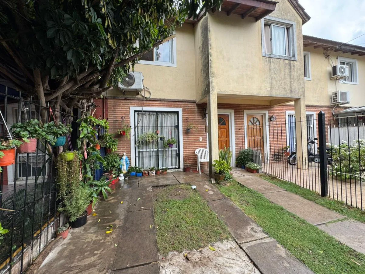 VENTA CASA DUPLEX 4 AMBIENTES, GRAND BOURG COCHERA foto 3