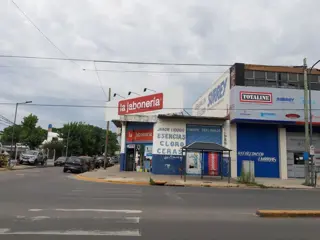 GRAN LOCAL COMERCIAL DE 140 M² CUBIERTOS Y 95 M² DESCUBIERTOS UBICADO SOBRE AVENIDA PRESIDENTE PERÓN foto 1