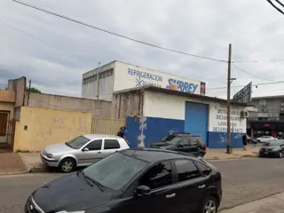 GRAN LOCAL COMERCIAL DE 140 M² CUBIERTOS Y 95 M² DESCUBIERTOS UBICADO SOBRE AVENIDA PRESIDENTE PERÓN foto 3