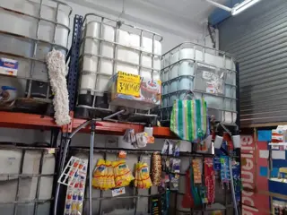 GRAN LOCAL COMERCIAL DE 140 M² CUBIERTOS Y 95 M² DESCUBIERTOS UBICADO SOBRE AVENIDA PRESIDENTE PERÓN foto 4