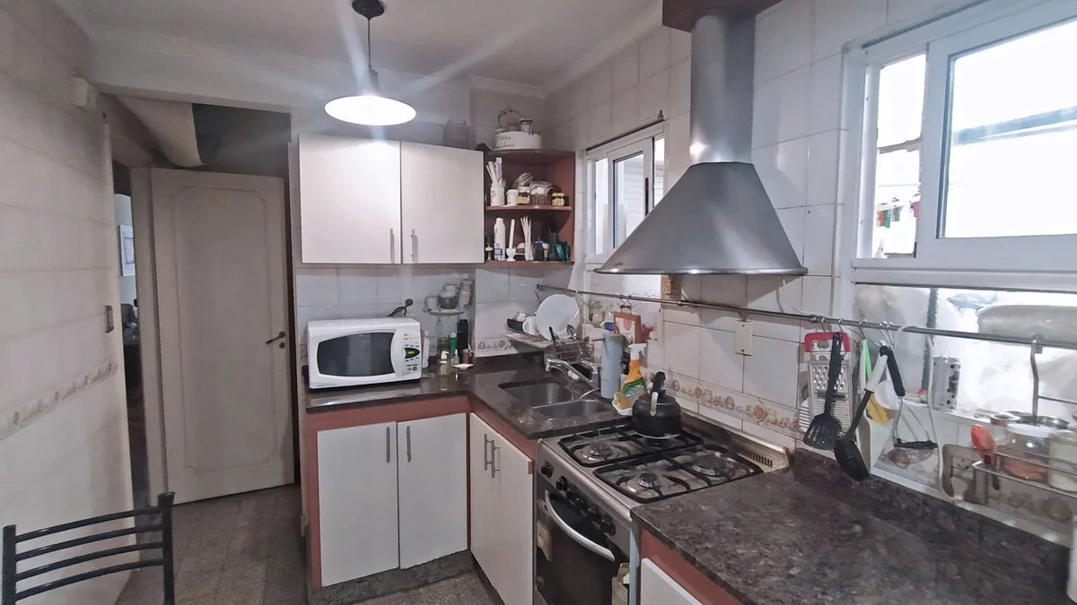 VENTA ALMAGRO 4 AMB  FRENTE/ BALCON foto 3