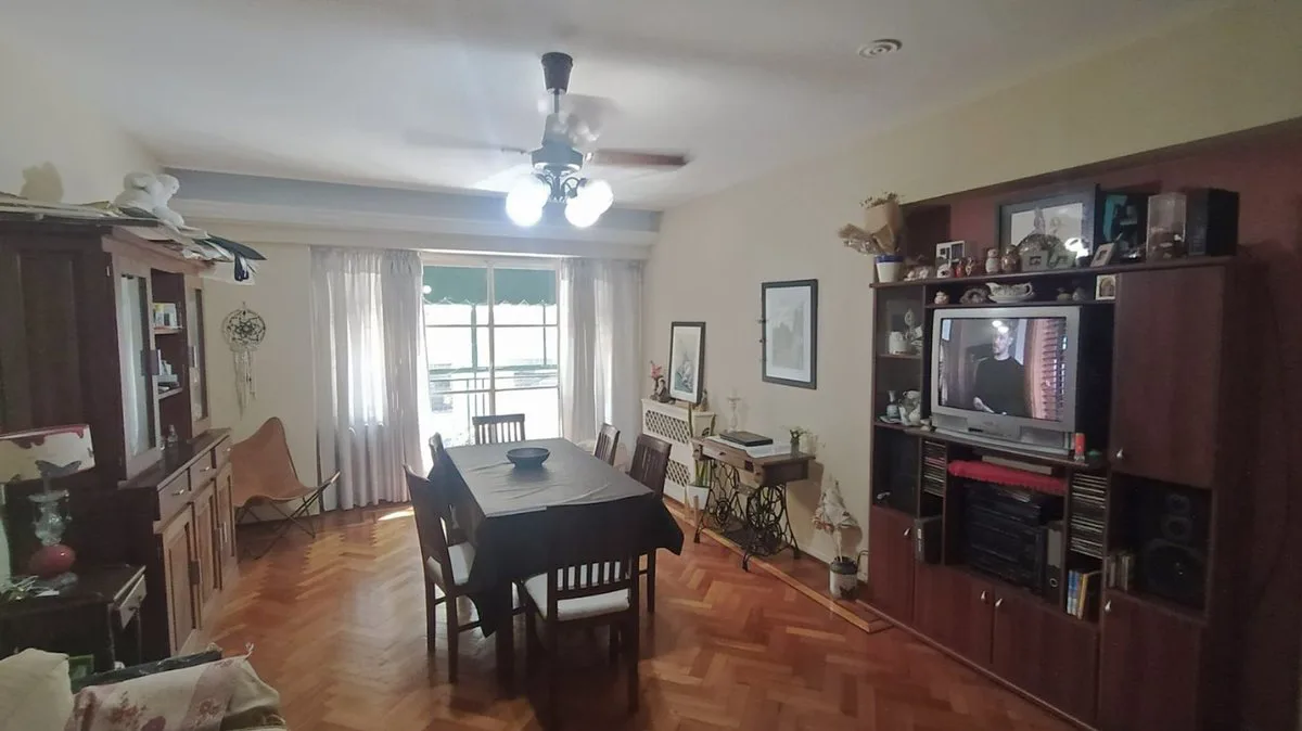 VENTA ALMAGRO 4 AMB  FRENTE/ BALCON foto 4