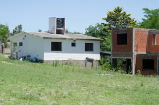 OPORTUNIDAD CASA MAS COMPLEJO A TERMINAR  EN UNA HERMOSA ZONA DE LA CIUDAD DE TANTI foto 2