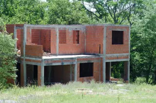 OPORTUNIDAD CASA MAS COMPLEJO A TERMINAR  EN UNA HERMOSA ZONA DE LA CIUDAD DE TANTI foto 3