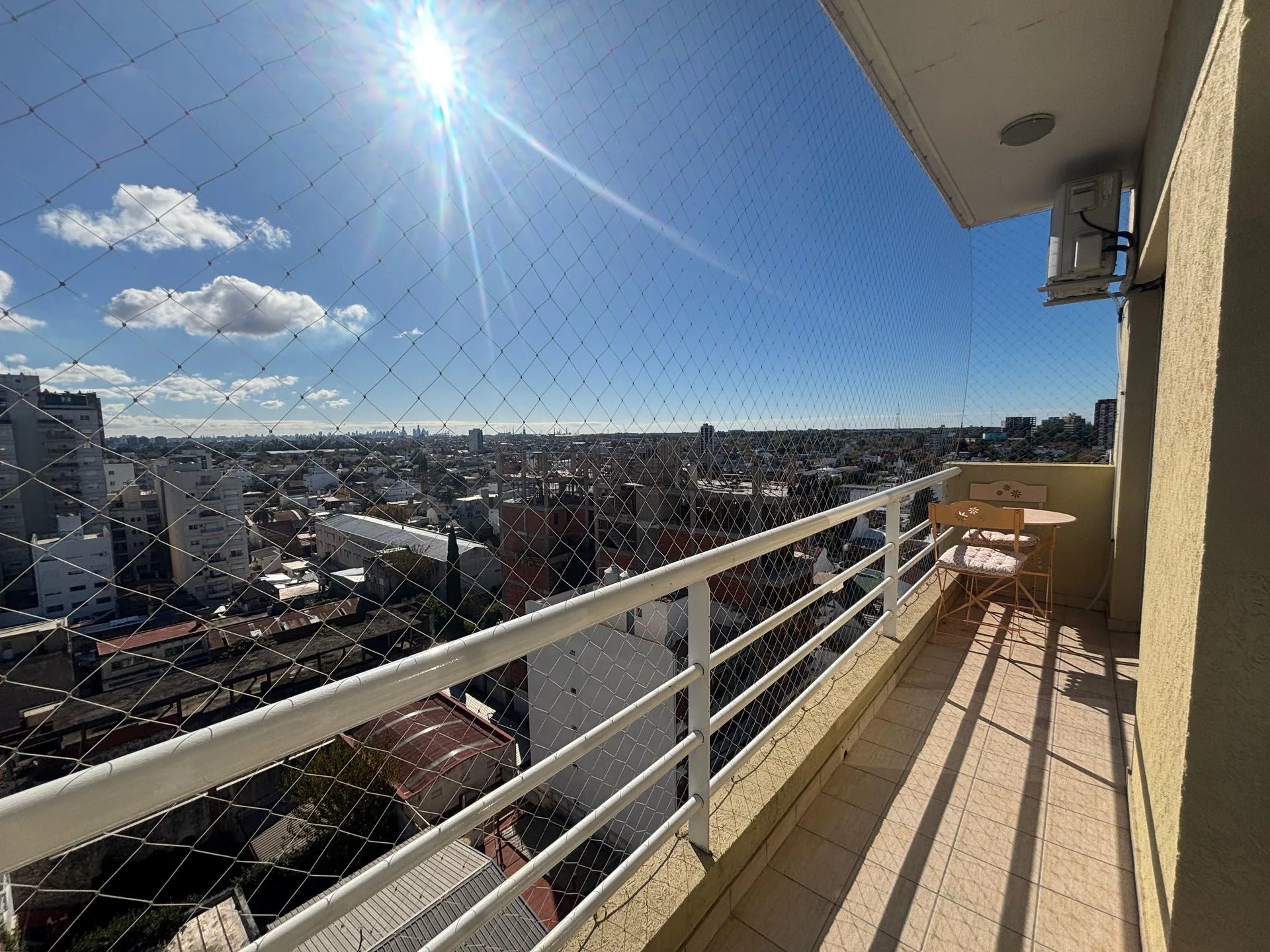 Depto 3 amb 9° piso c/balcón Wilde-PERMUTA/VENTA foto 2