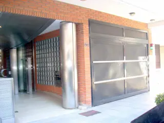 Venta de Cochera Fija descubierta para auto chico o mediano foto 2