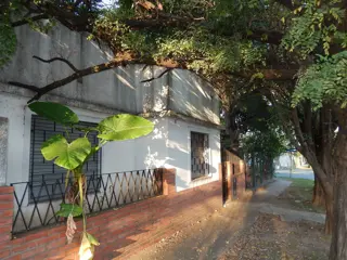 VENTA CASA DE TRES AMB. CON COCHERA foto 1