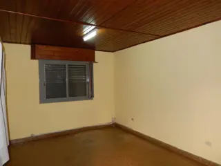 VENTA CASA DE TRES AMB. CON COCHERA foto 2