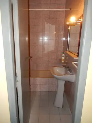 VENTA CASA DE TRES AMB. CON COCHERA foto 4