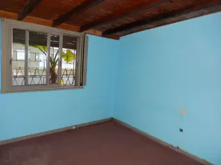 VENTA CASA DE TRES AMB. CON COCHERA foto 5