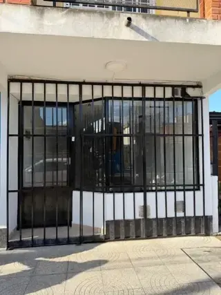 EXCELENTE LOCAL COMERCIAL EN VENTA DE 3,48 X 11 DE LARGO - SOBRE AV. ARIETA foto 1
