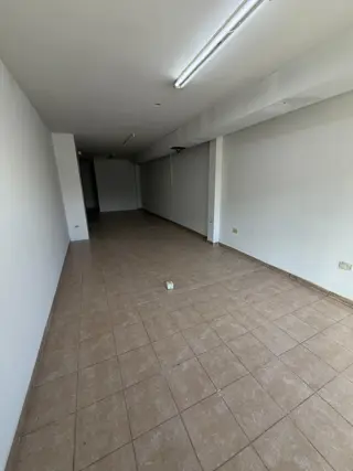 EXCELENTE LOCAL COMERCIAL EN VENTA DE 3,48 X 11 DE LARGO - SOBRE AV. ARIETA foto 2