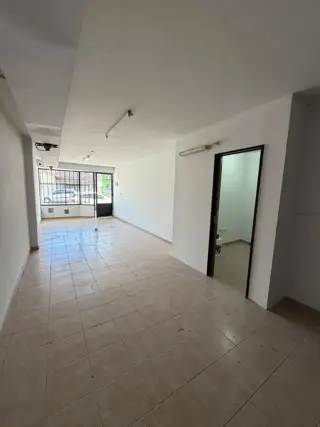 EXCELENTE LOCAL COMERCIAL EN VENTA DE 3,48 X 11 DE LARGO - SOBRE AV. ARIETA foto 3