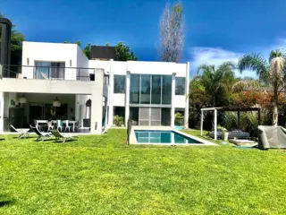Alquiler Anual de casa 4 amb en Country San Patricio Moreno con Pileta . 1000 m2 Parque foto 3