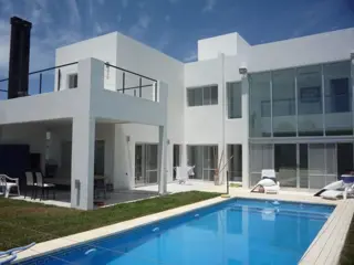 Alquiler Anual de casa 4 amb en Country San Patricio Moreno con Pileta . 1000 m2 Parque foto 4