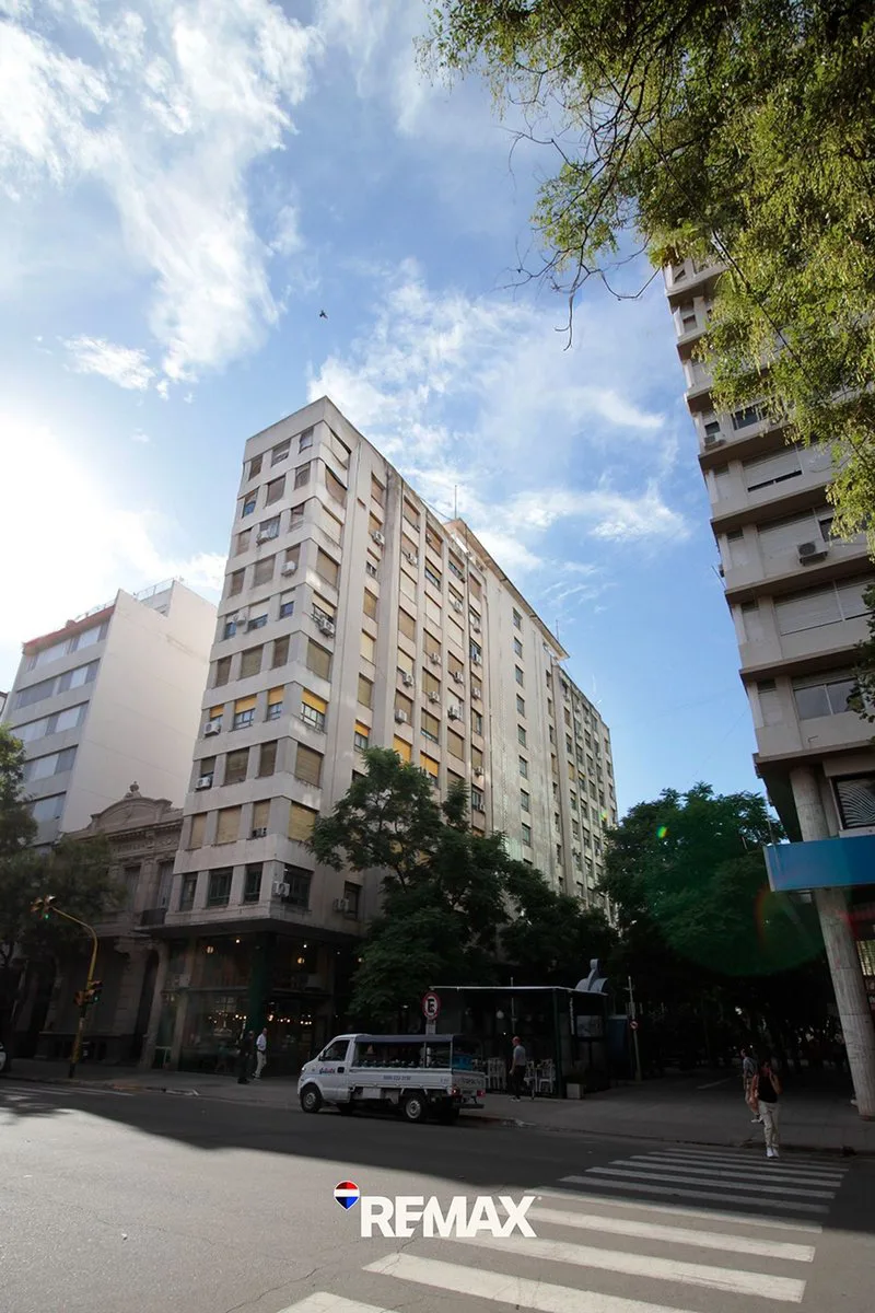 VENTA SEMIPISO DE OFICNAS 130 M2  COLON Y DRAGO foto 2