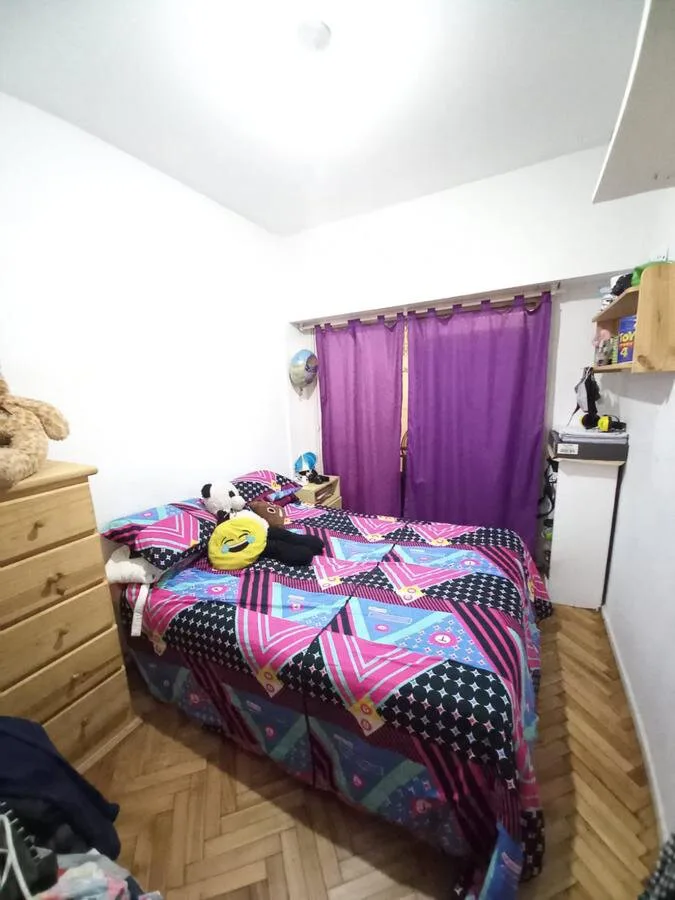 3 ambientes al frente, con balcon corrido y patio foto 5