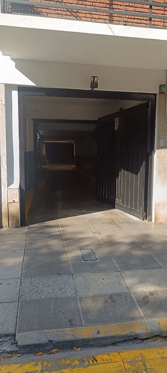 VENTA  DE COCHERA FIJA CUBIERTA EN BALVANERA foto 2