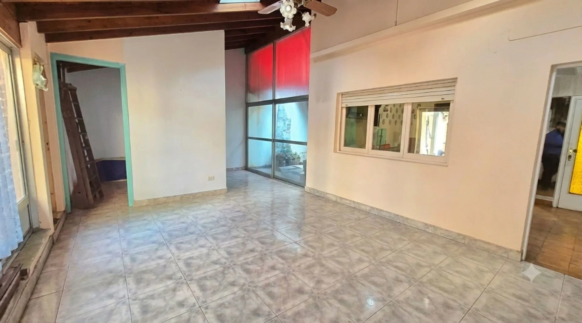 CASA 4 AMBIENTES EN VENTA EN BALLESTER CON PARQUE