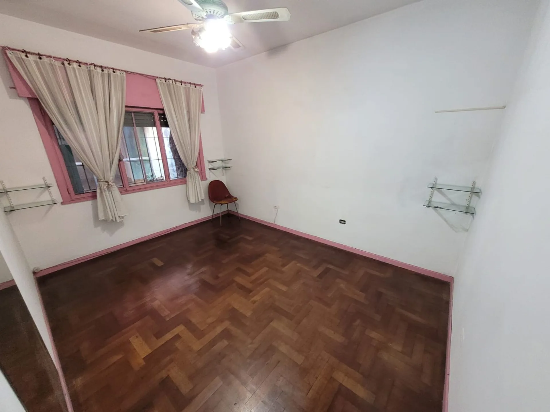 CASA 4 AMBIENTES EN VENTA EN BALLESTER CON PARQUE foto 4