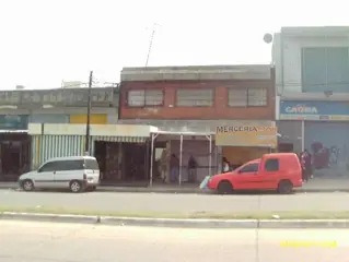 Tres local en centro comercial de Isidro Casanova foto 2