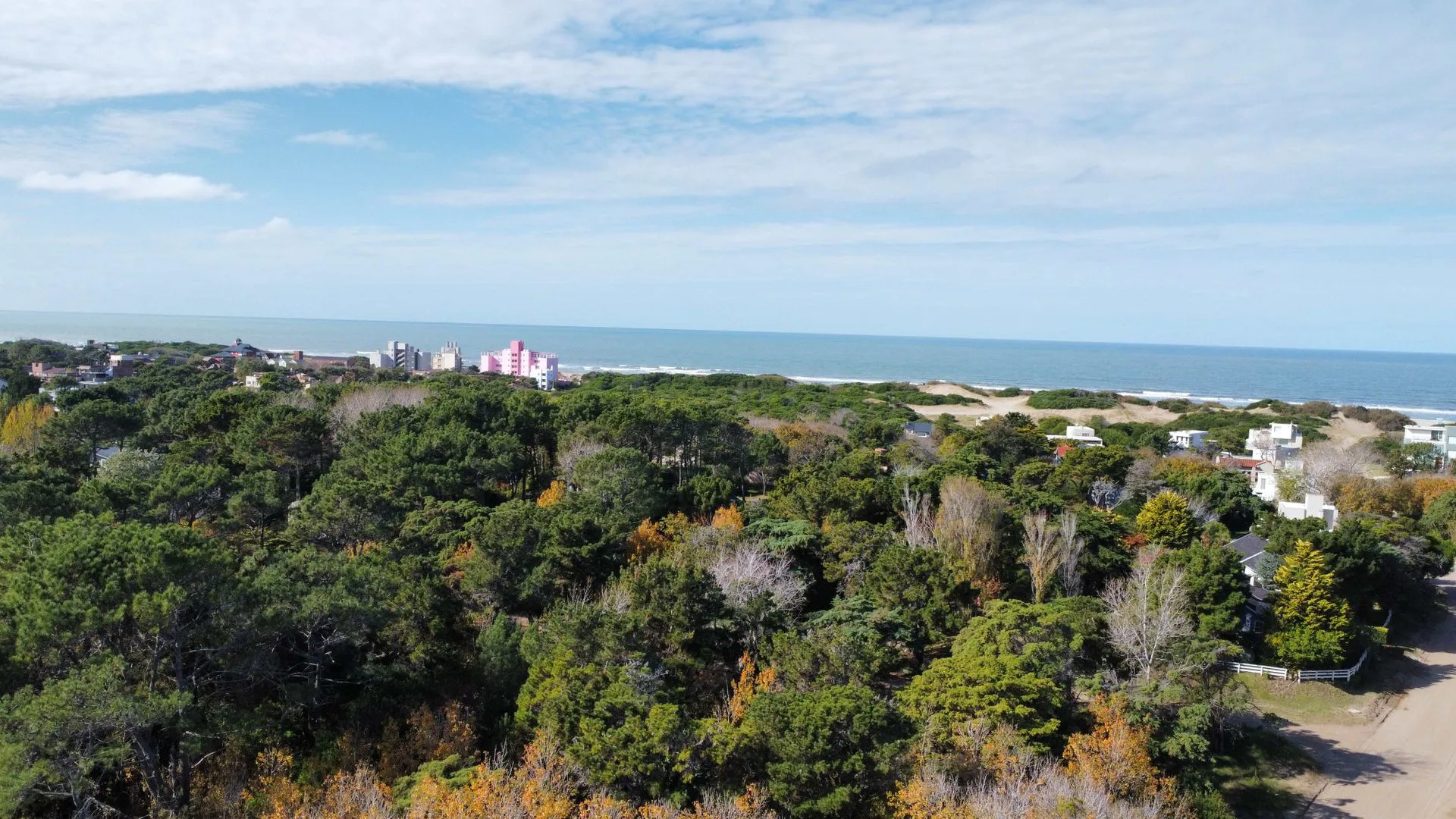 LOTE VENTA EN CARILO SOBRE AVENIDA DIVISADERO