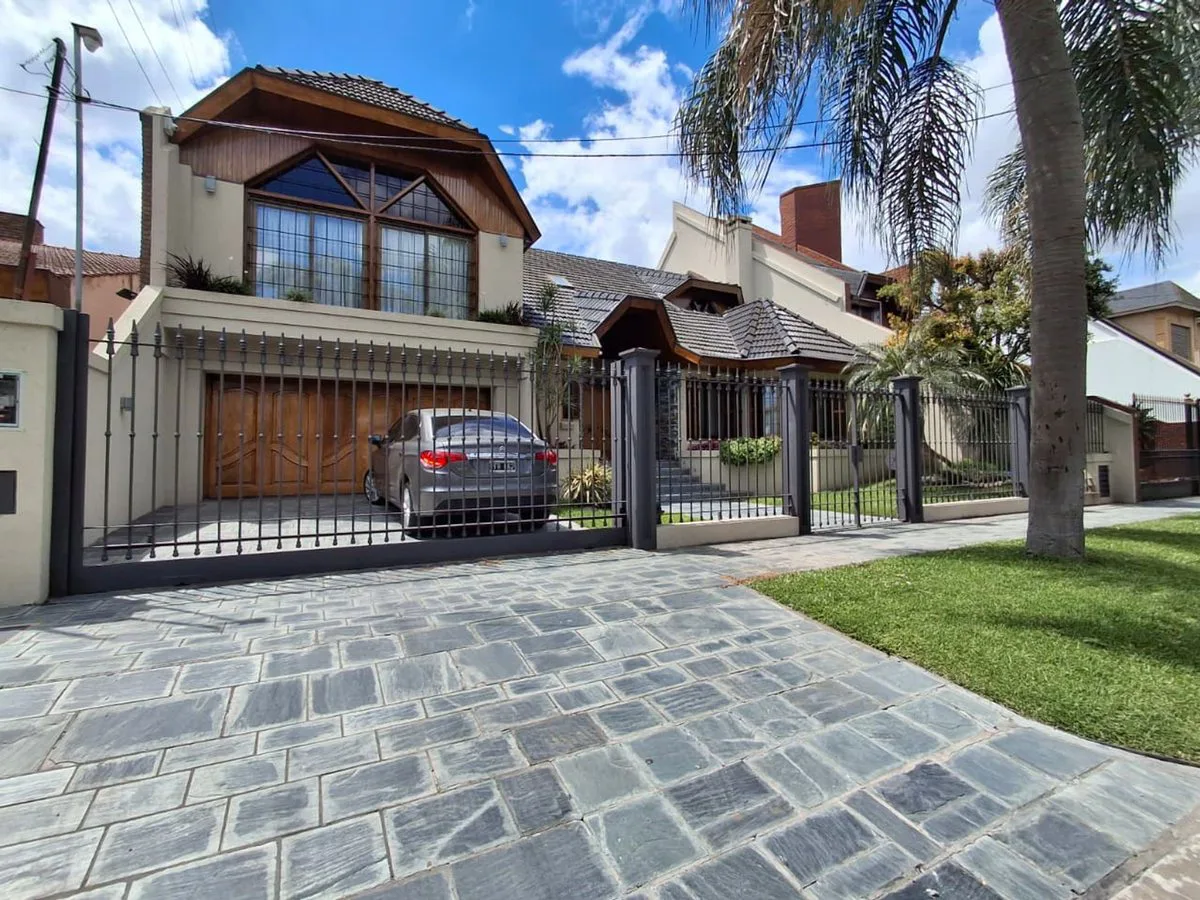Chalet en Venta en Castelar 10 amb. Larralde 2500 foto 2