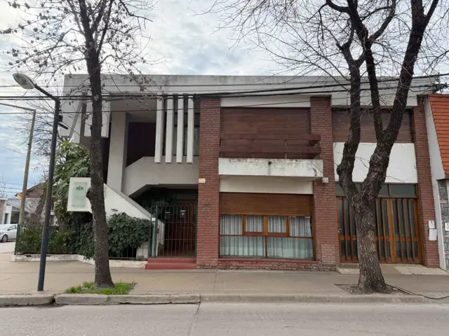 IMPORTANTE CASA EN VENTA EN EL CENTRO DE V. TUERTO
